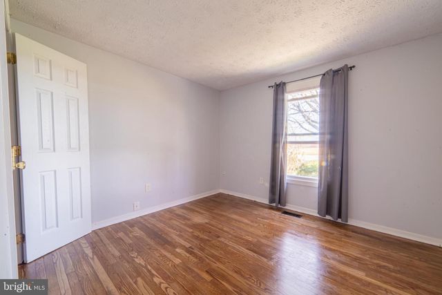 1112 MULLICA HILL RD, Mullica Hill, NJ 08062