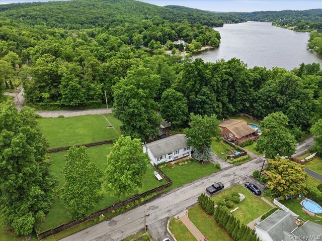 11 Brayton Road, Carmel, NY 10512