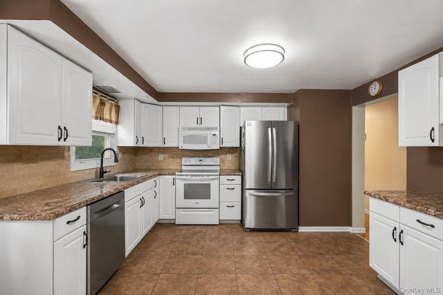 11 Brayton Road, Carmel, NY 10512