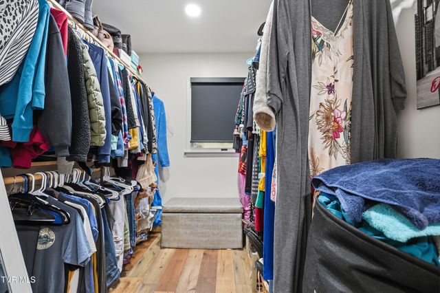 333 Boone Lake Circle, Bluff City, TN 37618