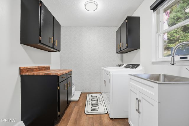 333 Boone Lake Circle, Bluff City, TN 37618