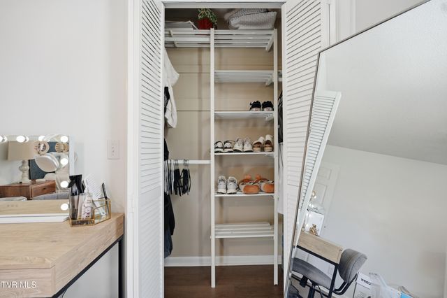 333 Boone Lake Circle, Bluff City, TN 37618