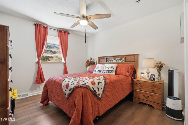 333 Boone Lake Circle, Bluff City, TN 37618