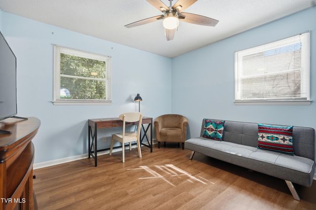 333 Boone Lake Circle, Bluff City, TN 37618