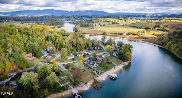 333 Boone Lake Circle, Bluff City, TN 37618