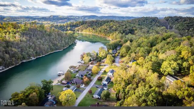 333 Boone Lake Circle, Bluff City, TN 37618