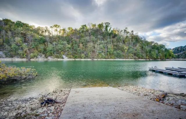 333 Boone Lake Circle, Bluff City, TN 37618