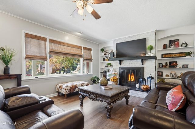 333 Boone Lake Circle, Bluff City, TN 37618