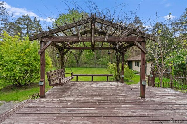 7540 Dexter Pinckney Road, Dexter, MI 48130