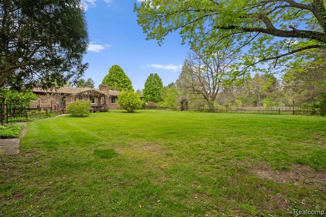 7540 Dexter Pinckney Road, Dexter, MI 48130