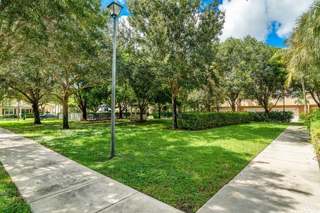 4607 Danson Way, Delray Beach, FL 33445