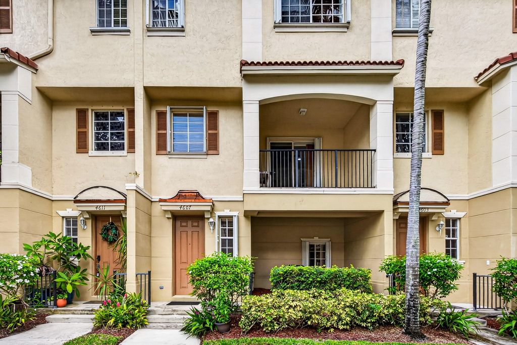 4607 Danson Way, Delray Beach, FL 33445