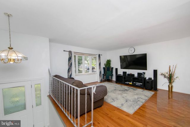 1 YORK TER, Sicklerville, NJ 08081