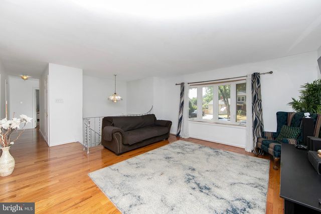 1 YORK TER, Sicklerville, NJ 08081