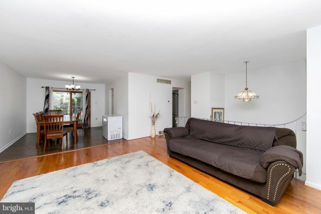 1 YORK TER, Sicklerville, NJ 08081