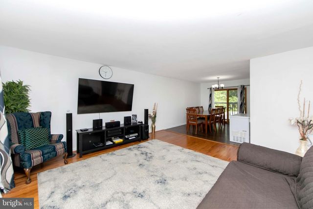 1 YORK TER, Sicklerville, NJ 08081