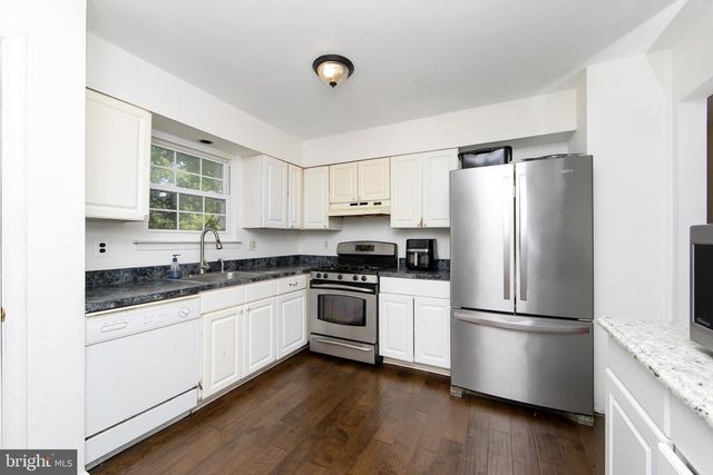 1 YORK TER, Sicklerville, NJ 08081