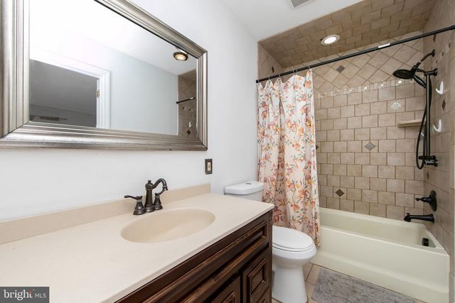 1 YORK TER, Sicklerville, NJ 08081