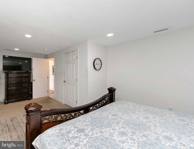 1 YORK TER, Sicklerville, NJ 08081