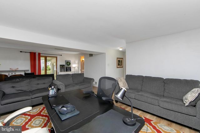 1 YORK TER, Sicklerville, NJ 08081
