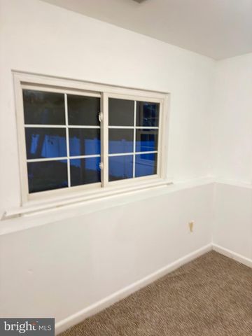 1 YORK TER, Sicklerville, NJ 08081