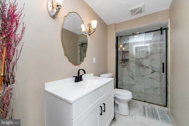 1 YORK TER, Sicklerville, NJ 08081