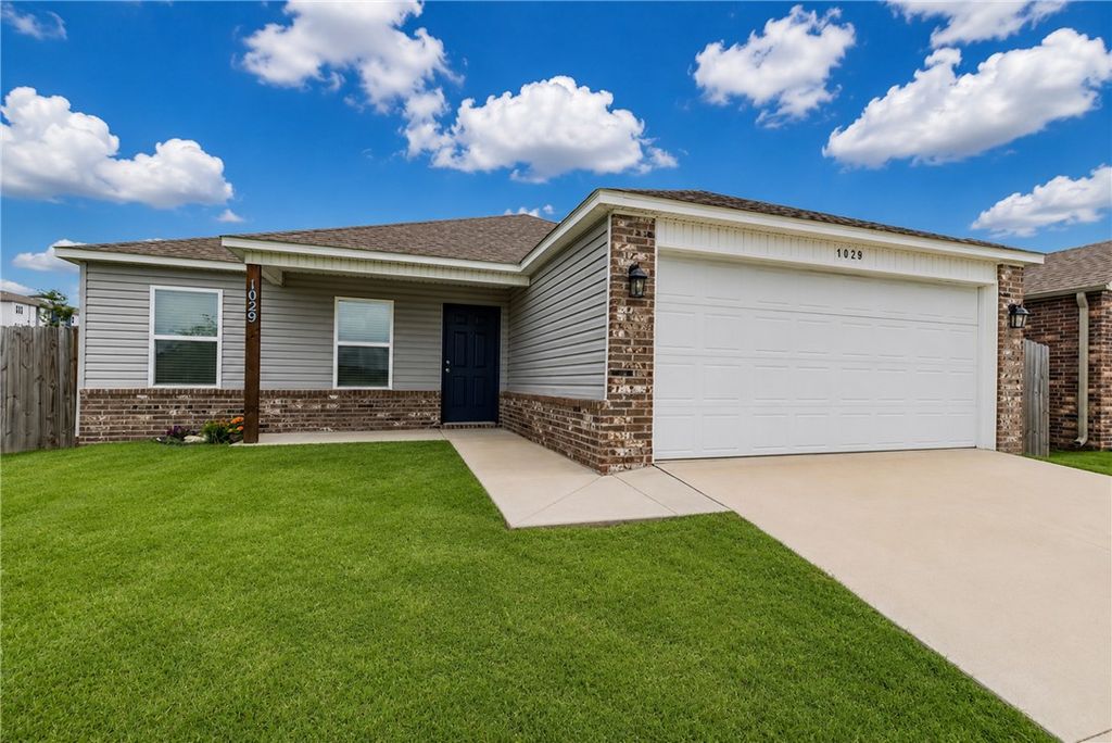 1029 S Brambling Lane, Fayetteville, AR 72701