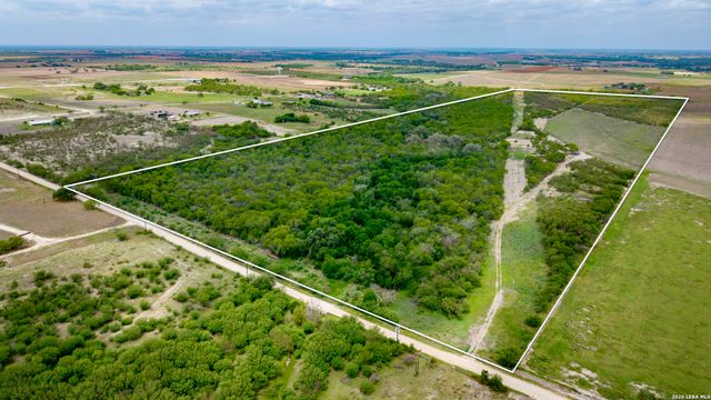 1251 County Road 210, Floresville, TX 78114