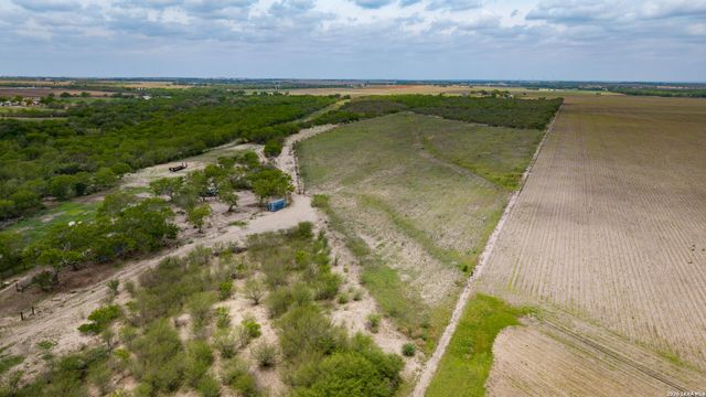1251 County Road 210, Floresville, TX 78114