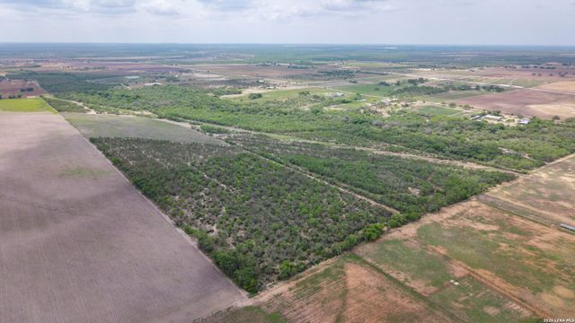 1251 County Road 210, Floresville, TX 78114