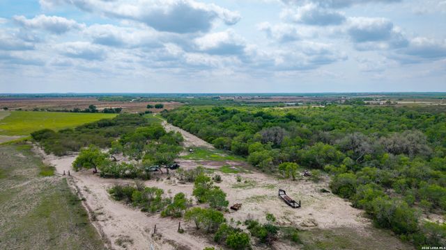 1251 County Road 210, Floresville, TX 78114