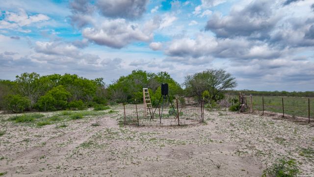1251 County Road 210, Floresville, TX 78114