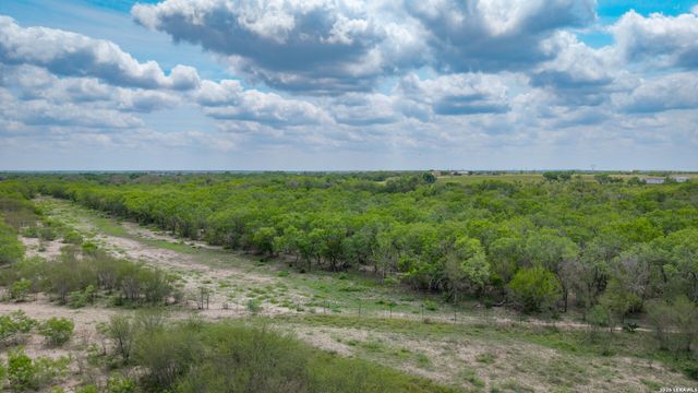 1251 County Road 210, Floresville, TX 78114