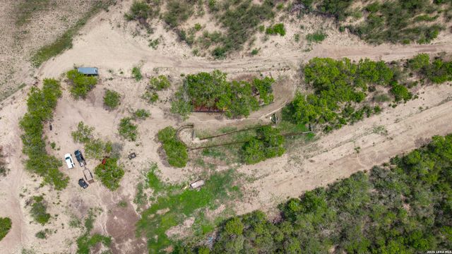 1251 County Road 210, Floresville, TX 78114