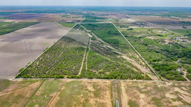 1251 County Road 210, Floresville, TX 78114