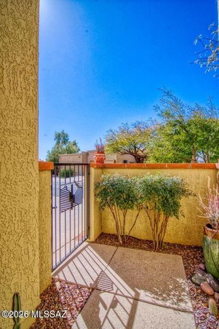 1223 E Camino Diestro, Oro Valley, AZ 85704