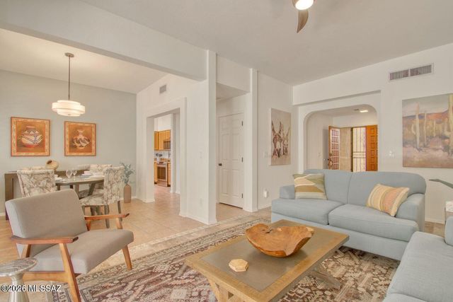 1223 E Camino Diestro, Oro Valley, AZ 85704