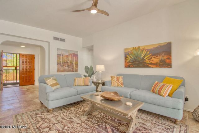 1223 E Camino Diestro, Oro Valley, AZ 85704