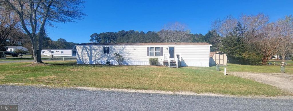 Image 2 of property listing at 10323 HENRY ROAD #8, Berlin, MD 21811