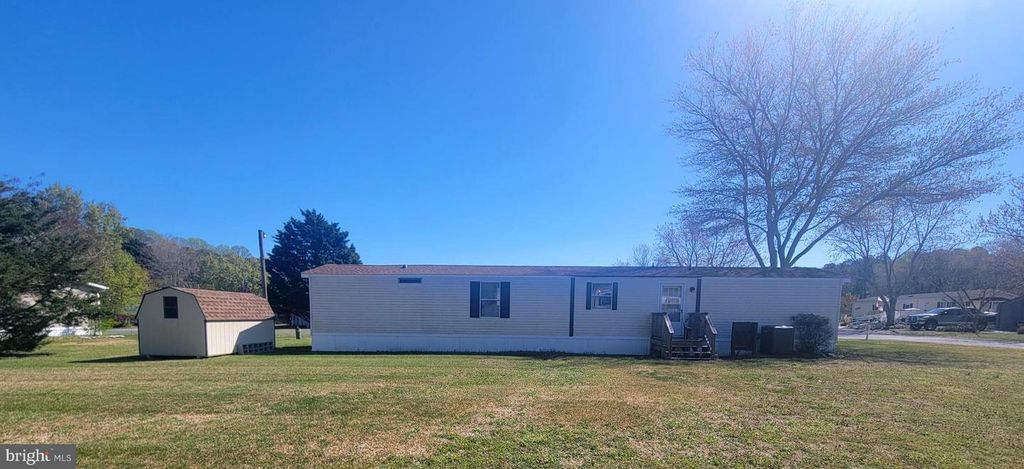 Image 3 of property listing at 10323 HENRY ROAD #8, Berlin, MD 21811