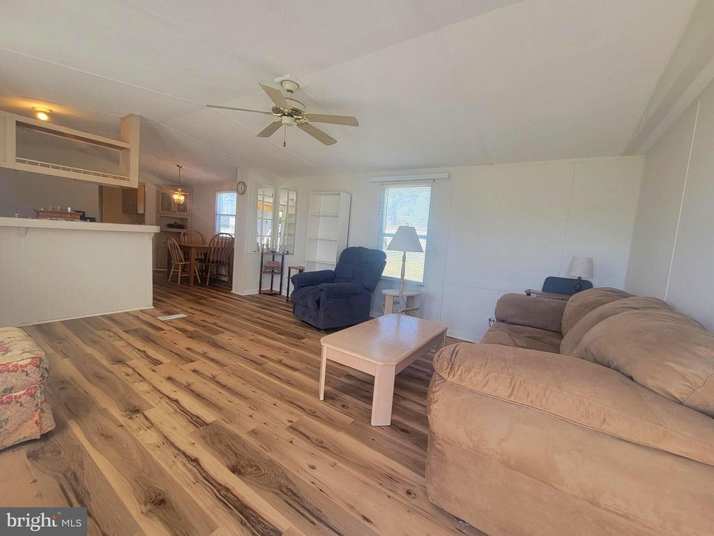 Image 4 of property listing at 10323 HENRY ROAD #8, Berlin, MD 21811