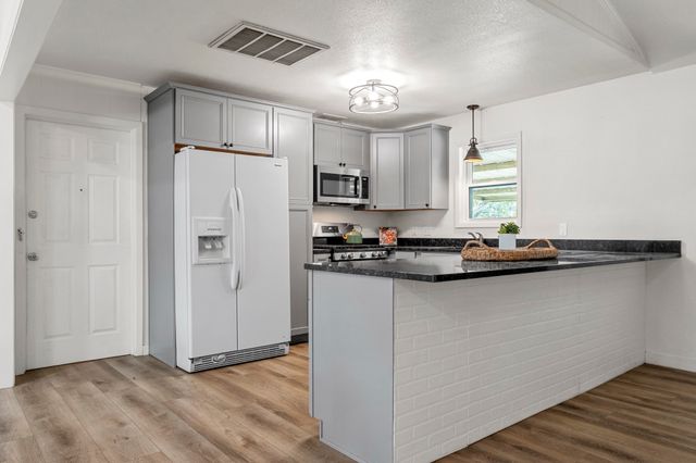 706 W Denison Drive, Robinson, TX 76706