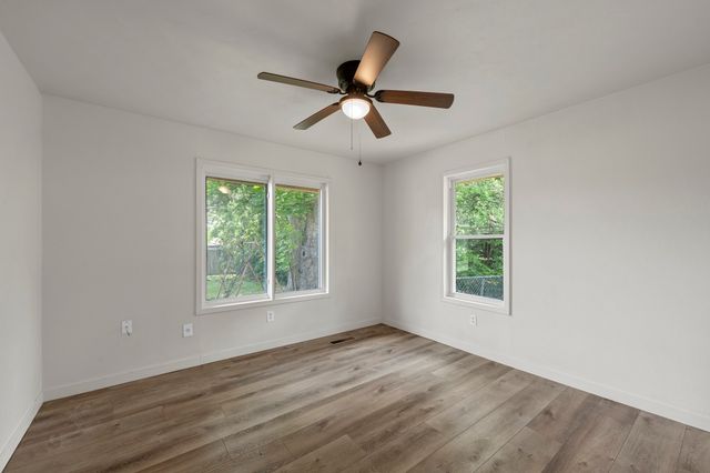 706 W Denison Drive, Robinson, TX 76706