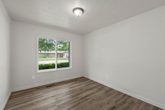 706 W Denison Drive, Robinson, TX 76706