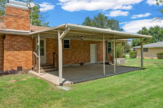 706 W Denison Drive, Robinson, TX 76706