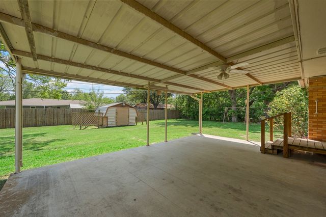 706 W Denison Drive, Robinson, TX 76706