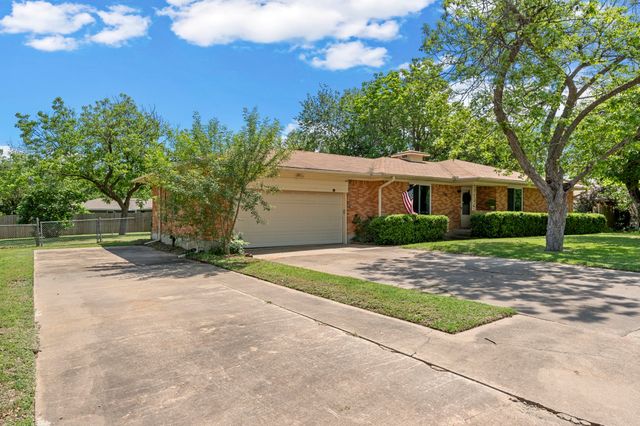 706 W Denison Drive, Robinson, TX 76706