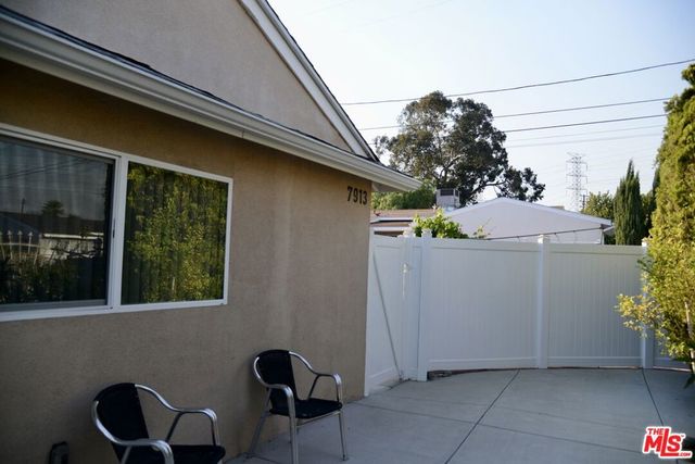 7913 Vanscoy Avenue, North Hollywood, CA 91605