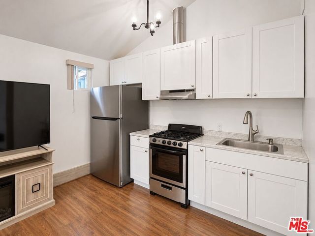7913 Vanscoy Avenue, North Hollywood, CA 91605