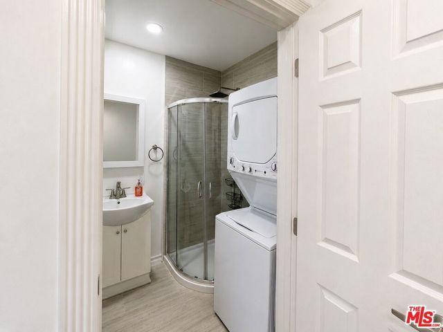 7913 Vanscoy Avenue, North Hollywood, CA 91605